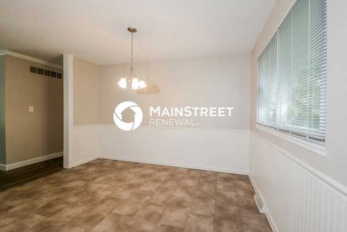 4312 Oakcrest Dr - Photo 5 of 17