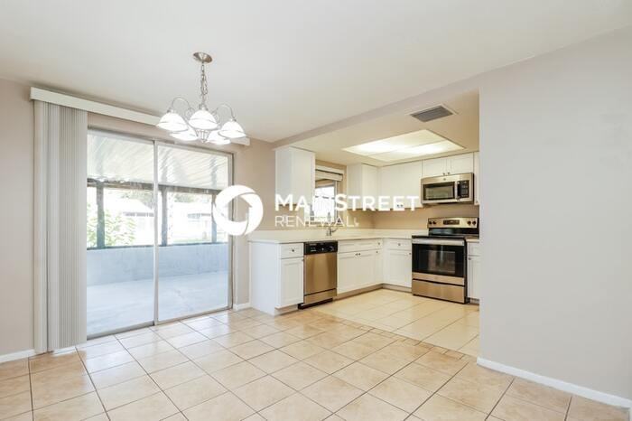 5701 Berlin Dr - Photo 3 of 16