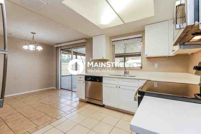 5701 Berlin Dr - Photo 4 of 16