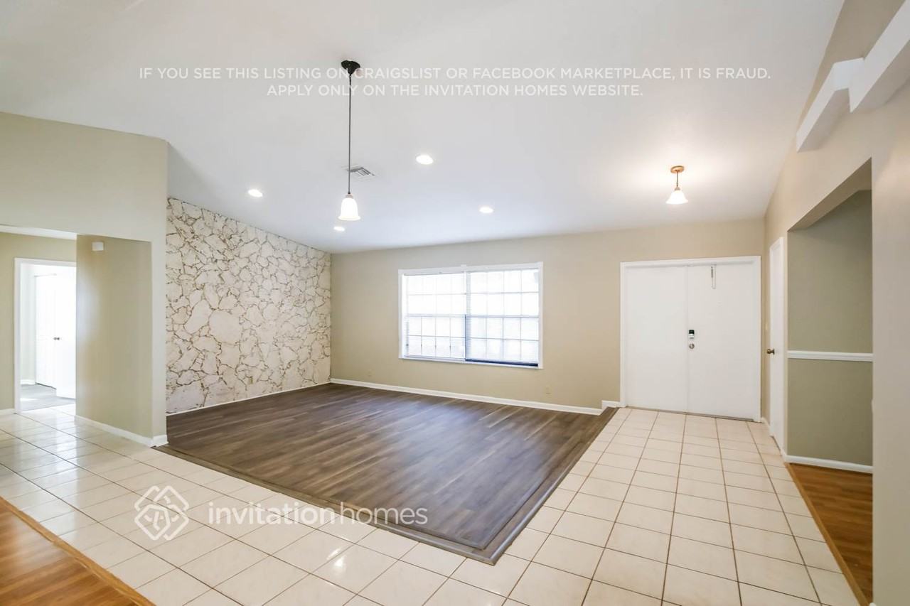 10902 Nw 19th St - Photo 3 of 17