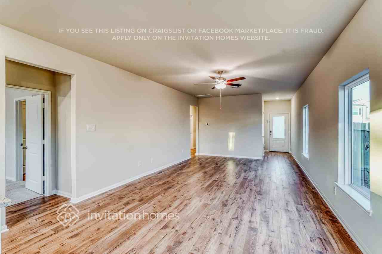 8204 Burnt Orchid Dr - Photo 5 of 17