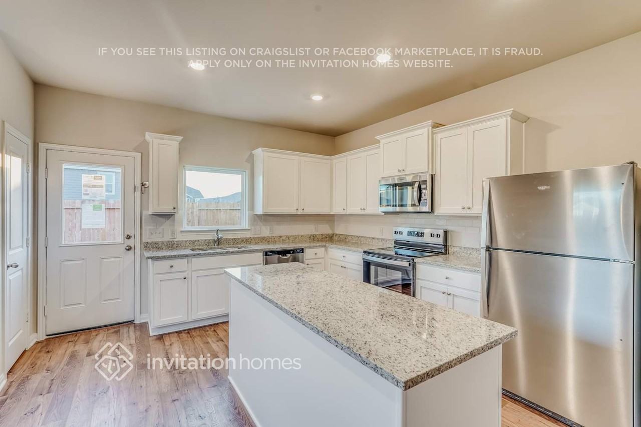 8204 Burnt Orchid Dr - Photo 6 of 17