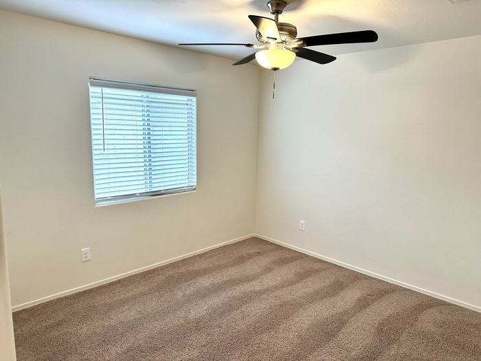 1556 E Demain Dr - Photo 3 of 39