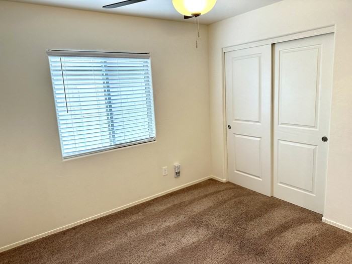 1556 E Demain Dr - Photo 4 of 39