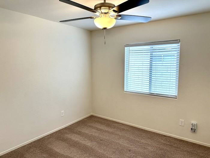 1556 E Demain Dr - Photo 5 of 39