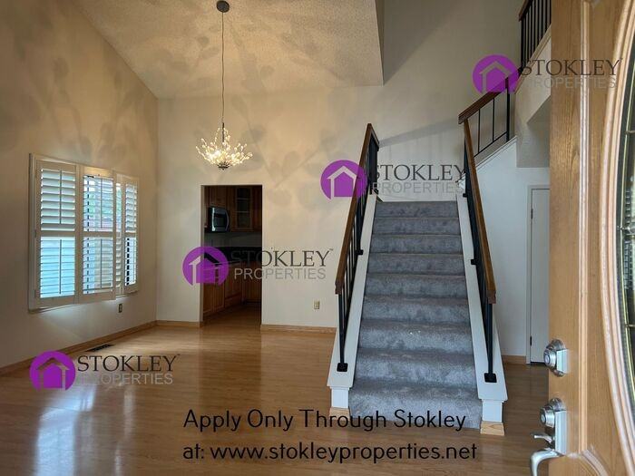 3840 Rockford Dr - Photo 3 of 31