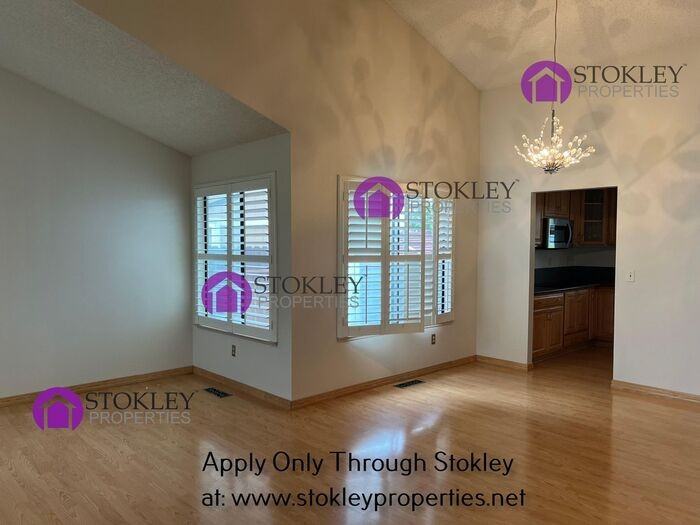 3840 Rockford Dr - Photo 4 of 31