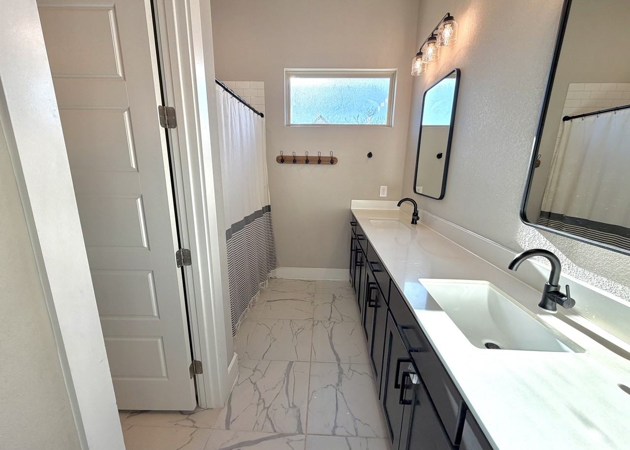 140 Caroline Ln - Photo 6 of 10