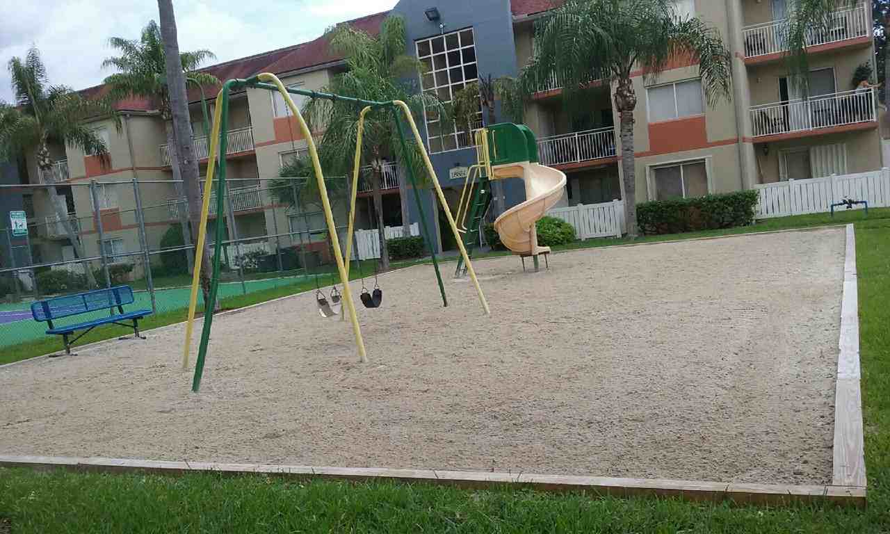 18850 Nw 57th Ave #206 - Photo 5 of 17