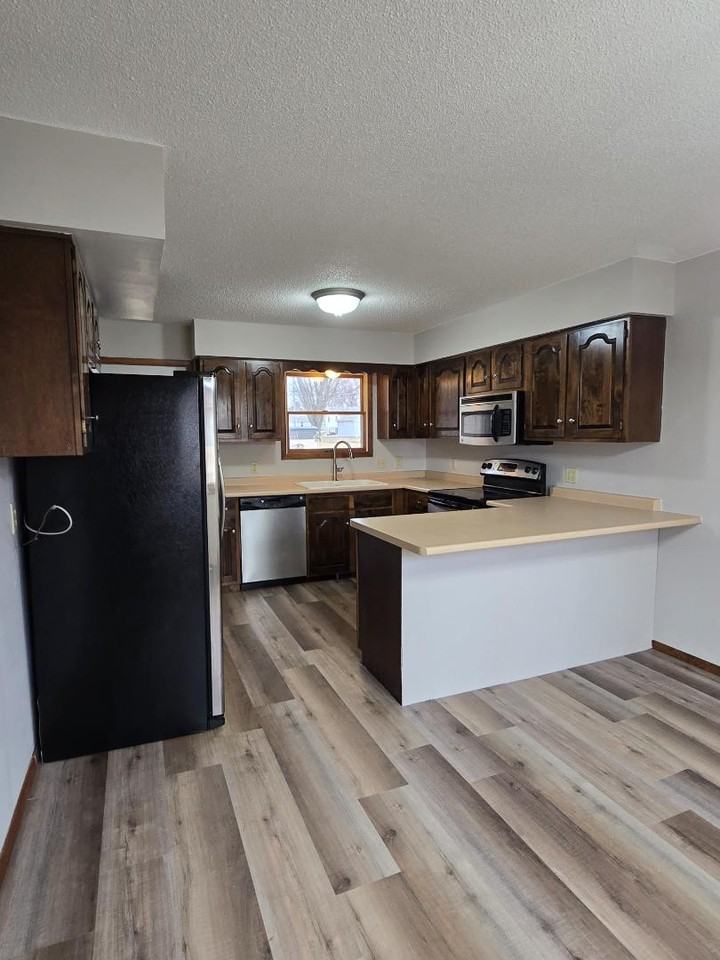 220 8th St Ne - Photo 3 of 20