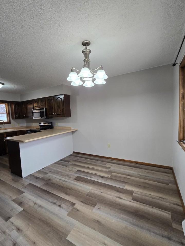 220 8th St Ne - Photo 7 of 20