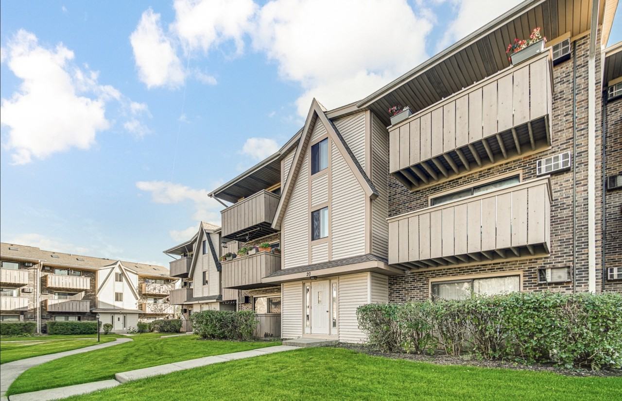 18 Echo Ct #14 - Photo 2 of 24