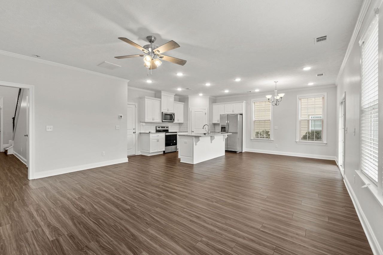 597 Vinings Dr #NA - Photo 5 of 34