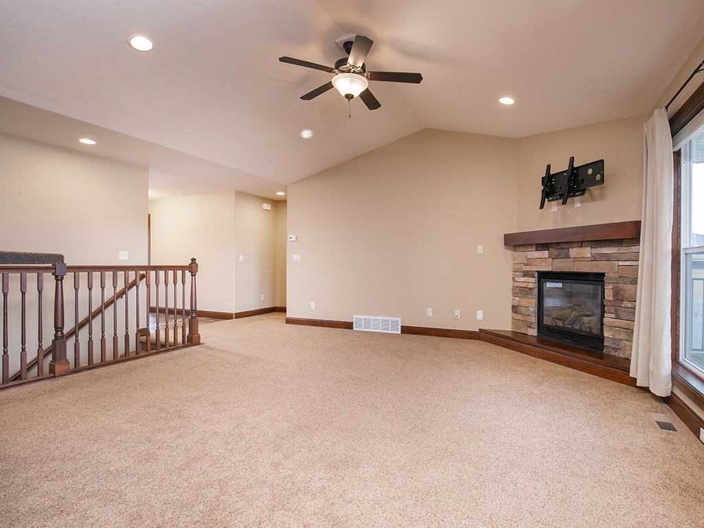 1745 Golf Dr - Photo 5 of 17