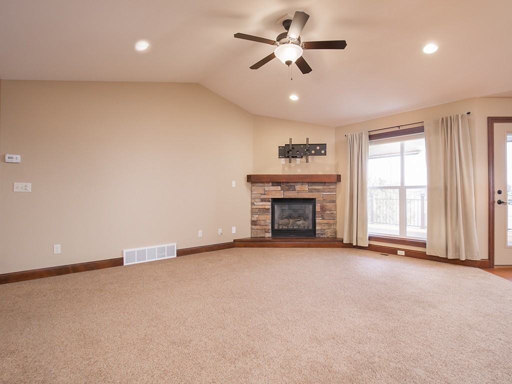 1745 Golf Dr - Photo 6 of 17