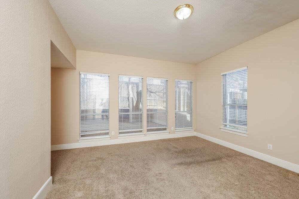 3405 Marymount Dr - Photo 7 of 17