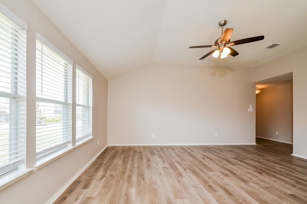 1232 Wenatchee Dr - Photo 5 of 16