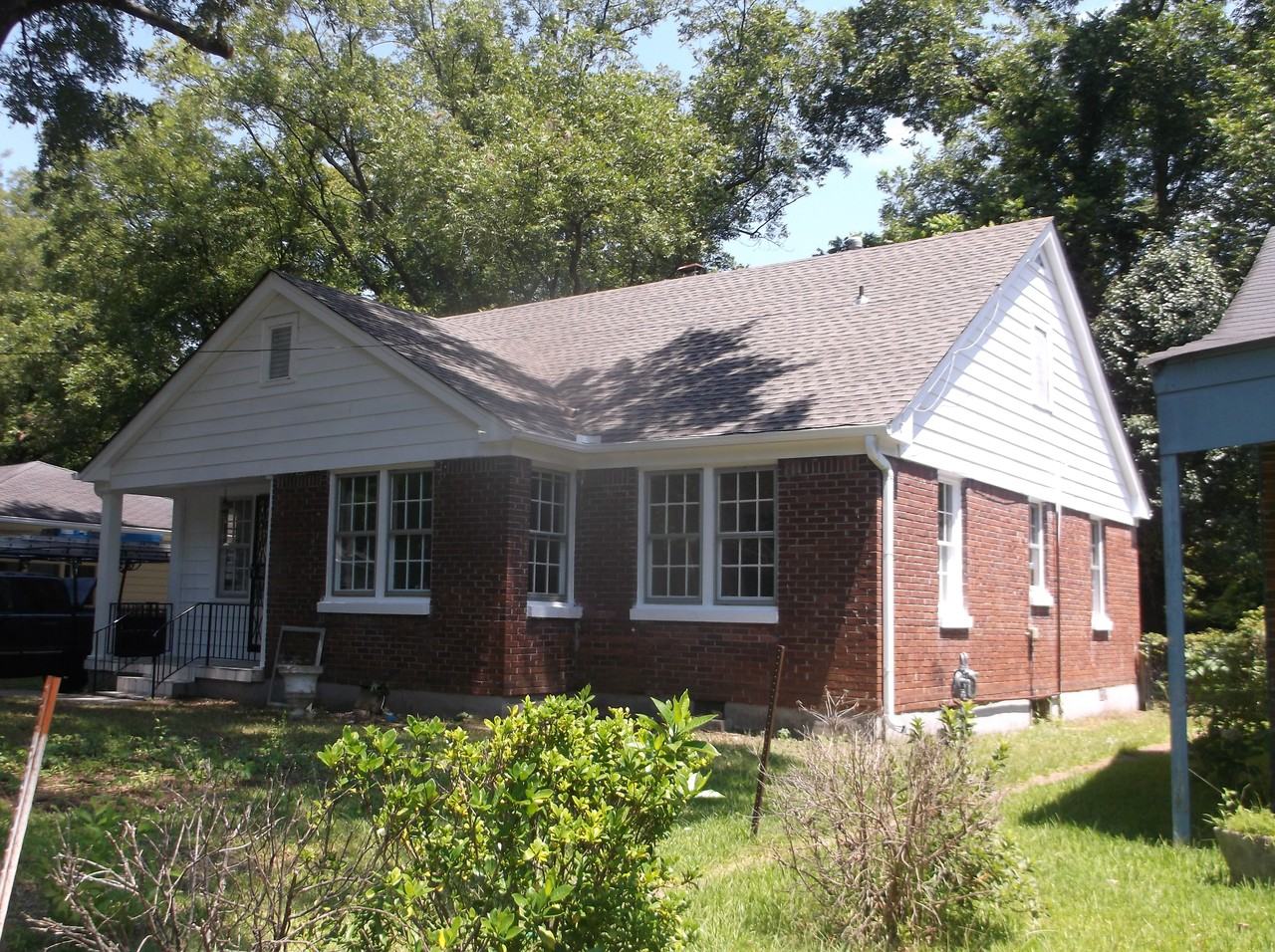 812 Carson St - Photo 7 of 9