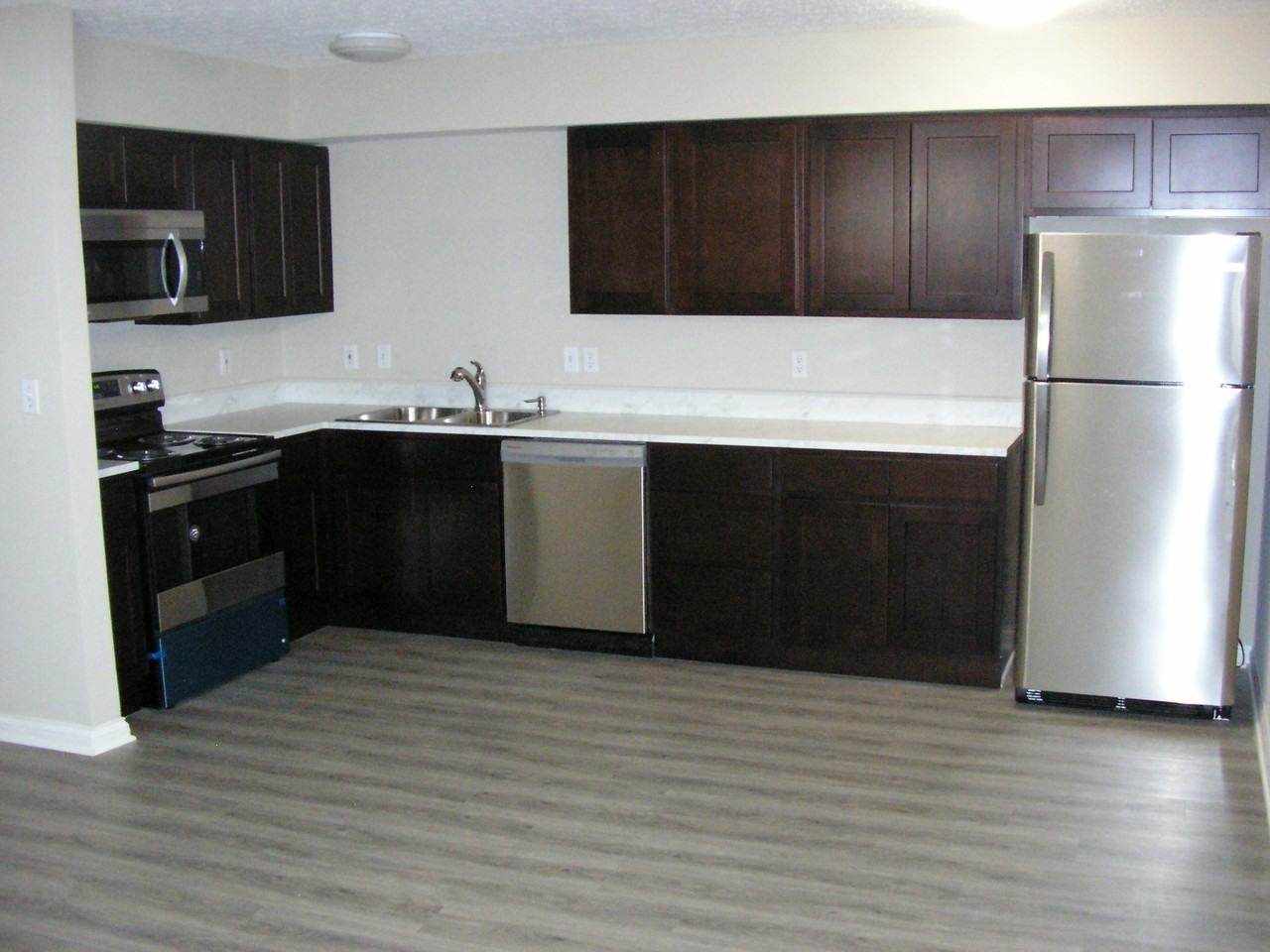 1055 Winners Cir #D - Photo 2 of 19