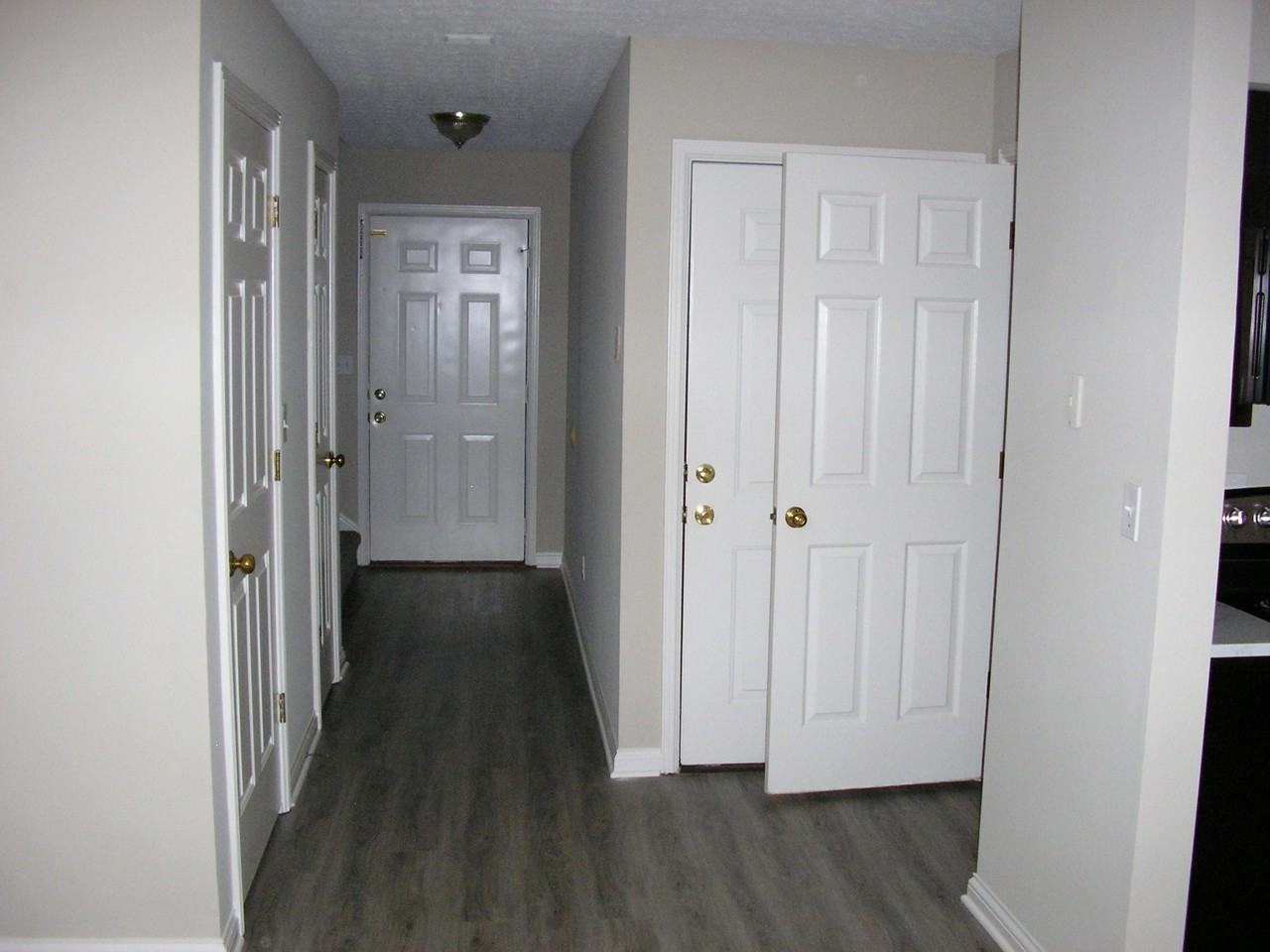 1055 Winners Cir #D - Photo 4 of 19