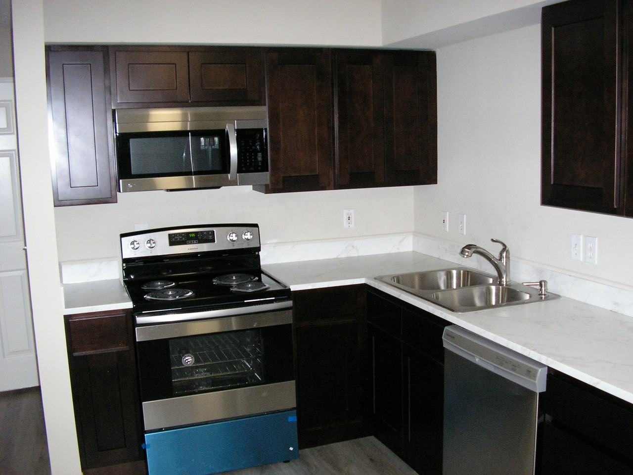 1055 Winners Cir #D - Photo 5 of 19