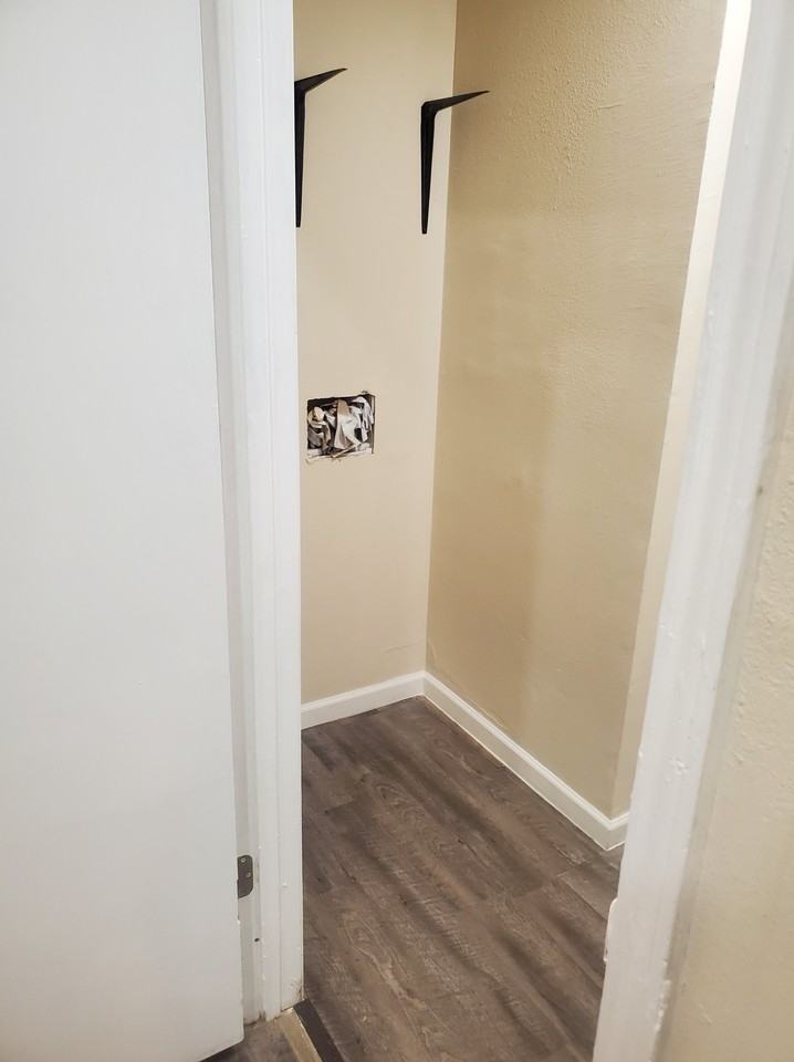 2414 S Laredo St - Photo 2 of 8