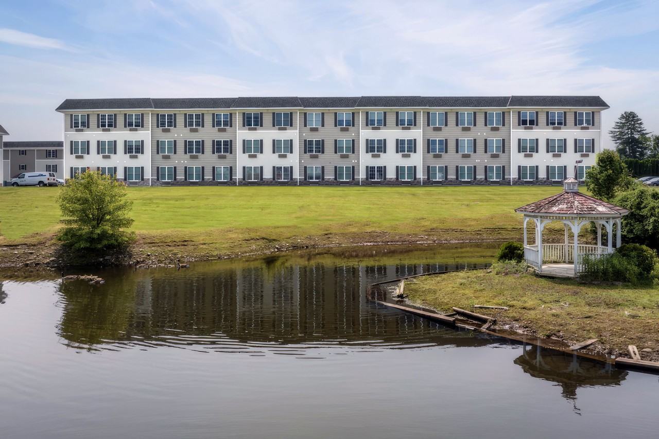 180 Westfall Town Dr - Photo 2 of 11