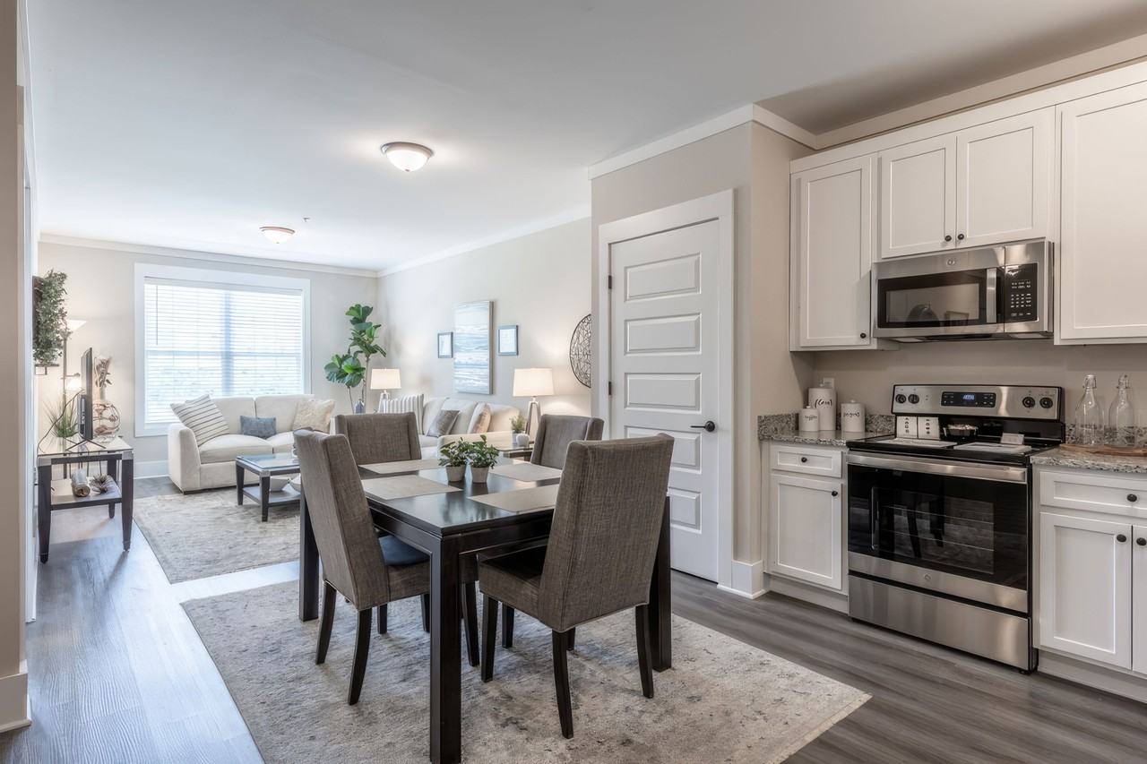 180 Westfall Town Dr - Photo 6 of 11