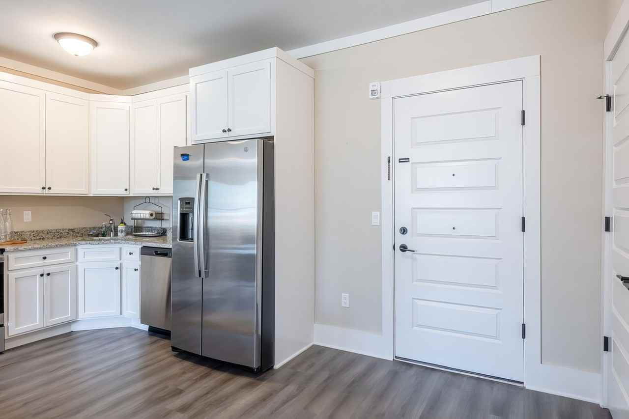 180 Westfall Town Dr - Photo 3 of 11