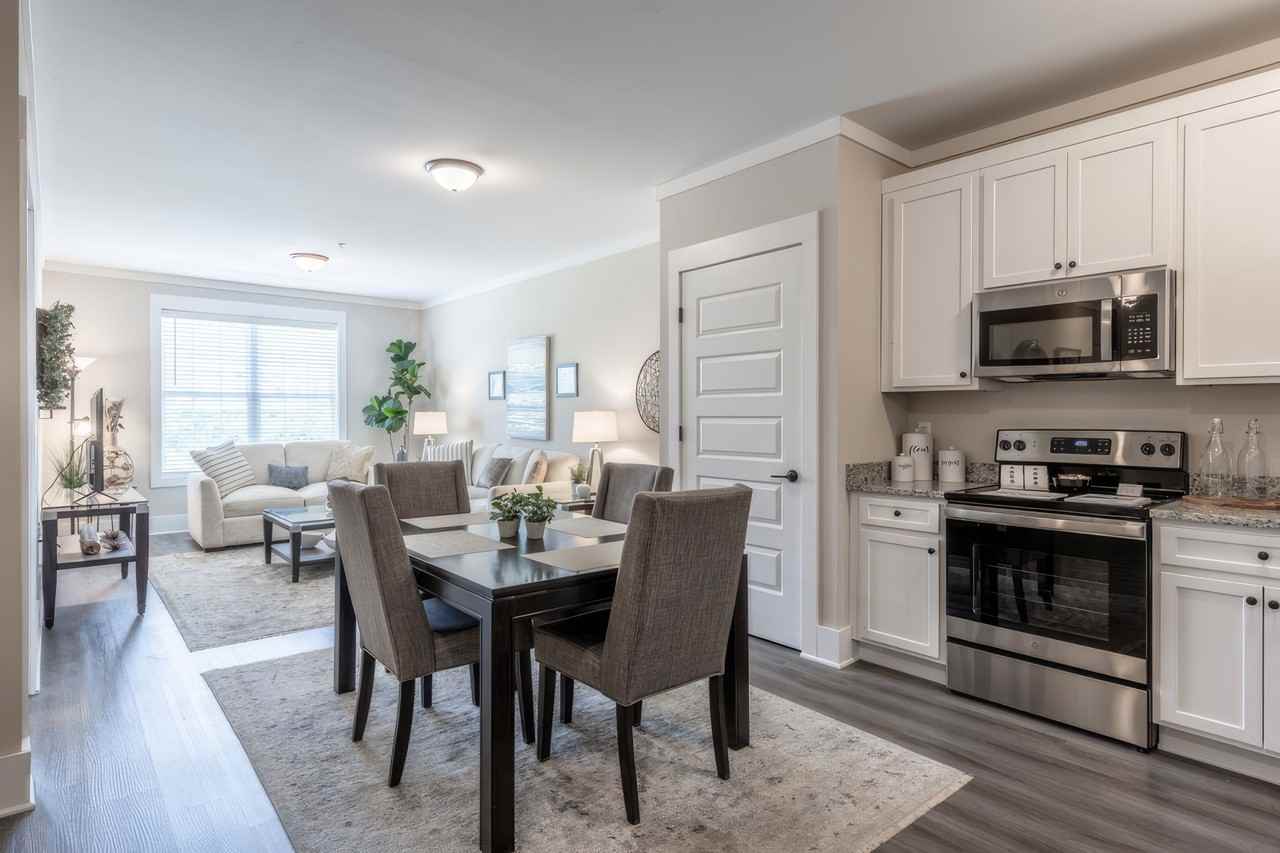 180 Westfall Town Dr - Photo 7 of 11