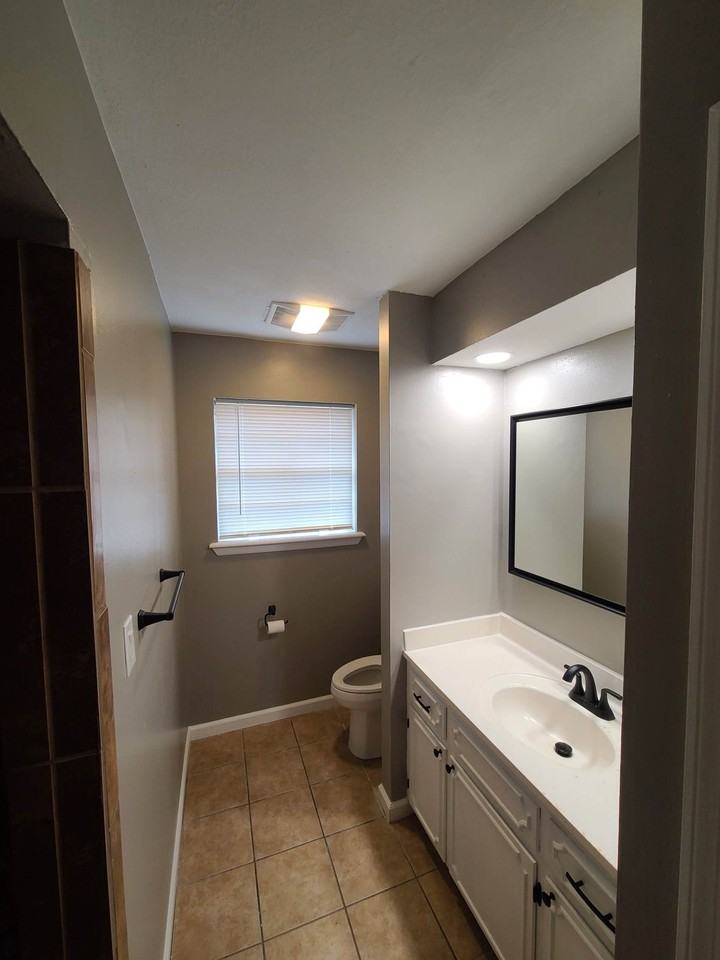 4300 Wynnewood Dr #2 - Photo 7 of 12