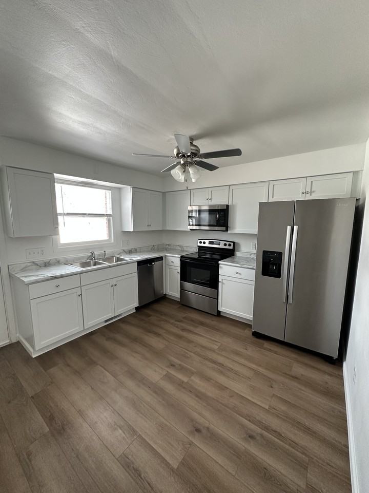 1132 N Highland Ave #1 - Photo 5 of 16