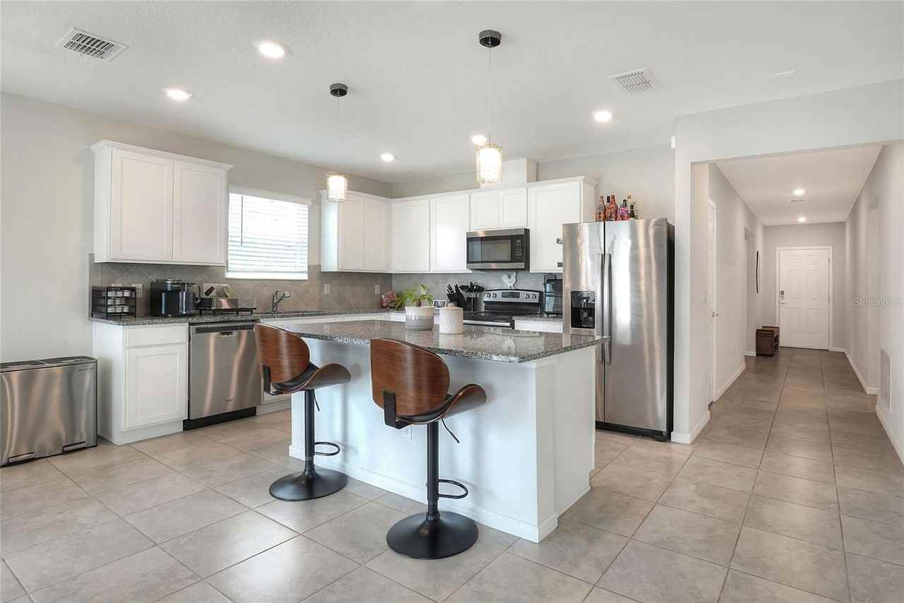 1623 Aspen Ave - Photo 2 of 26