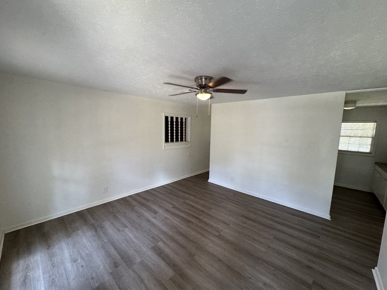 1204 Fairlane Dr - Photo 3 of 11