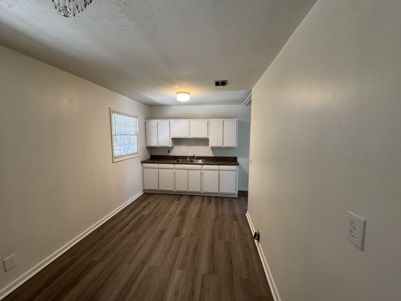 1204 Fairlane Dr - Photo 7 of 11