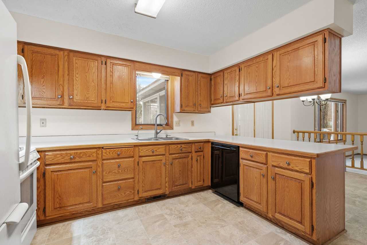 9173 Princeton Rd - Photo 4 of 40