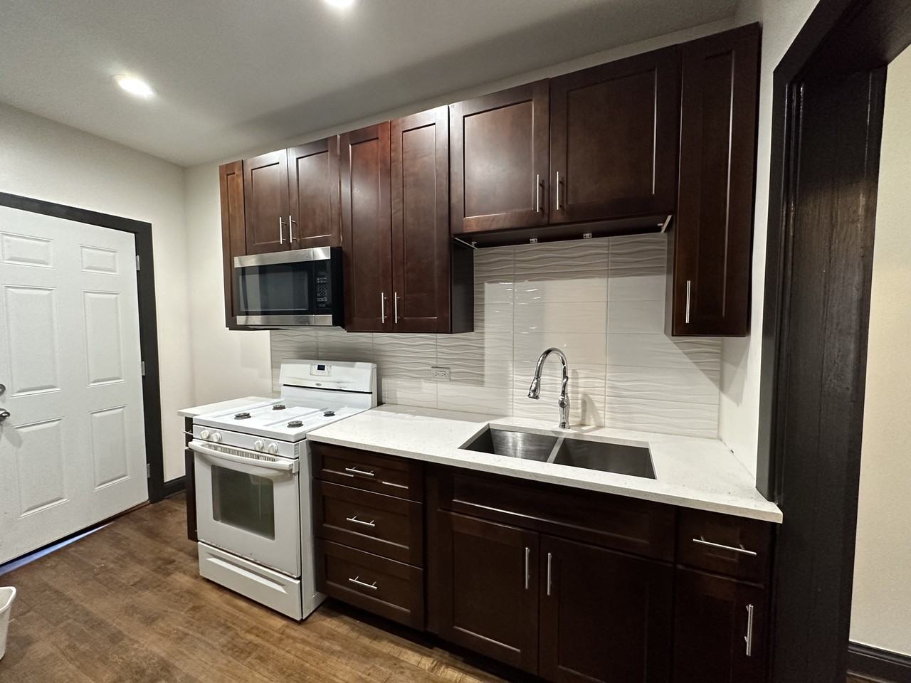 7929 S Saint Lawrence Ave #1S - Photo 3 of 5