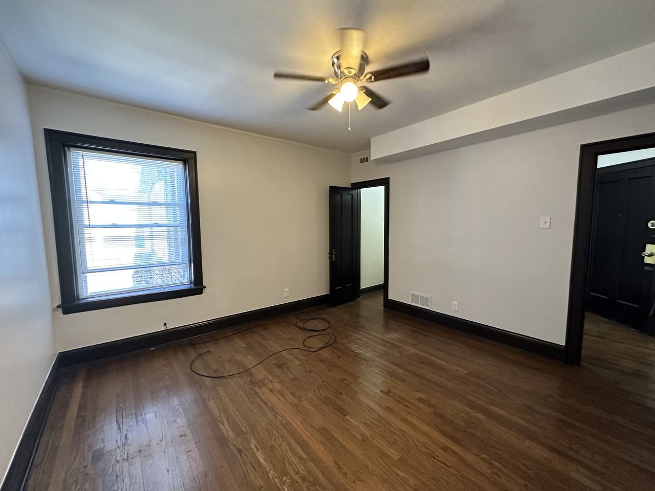 7929 S Saint Lawrence Ave #1S - Photo 4 of 5