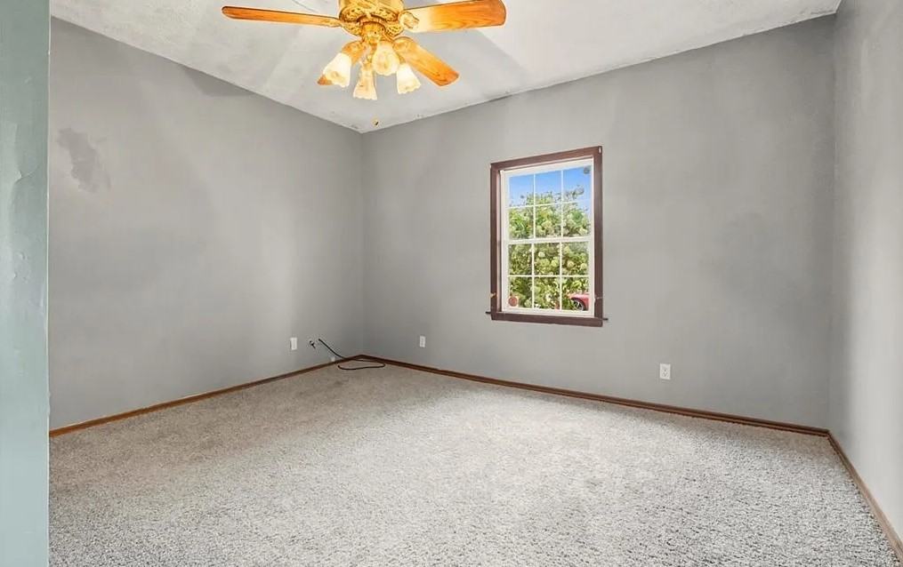 283 Bulkley Ave - Photo 4 of 15