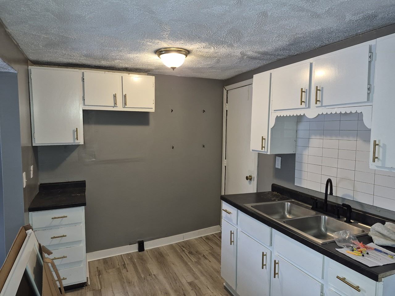 283 Bulkley Ave - Photo 5 of 15