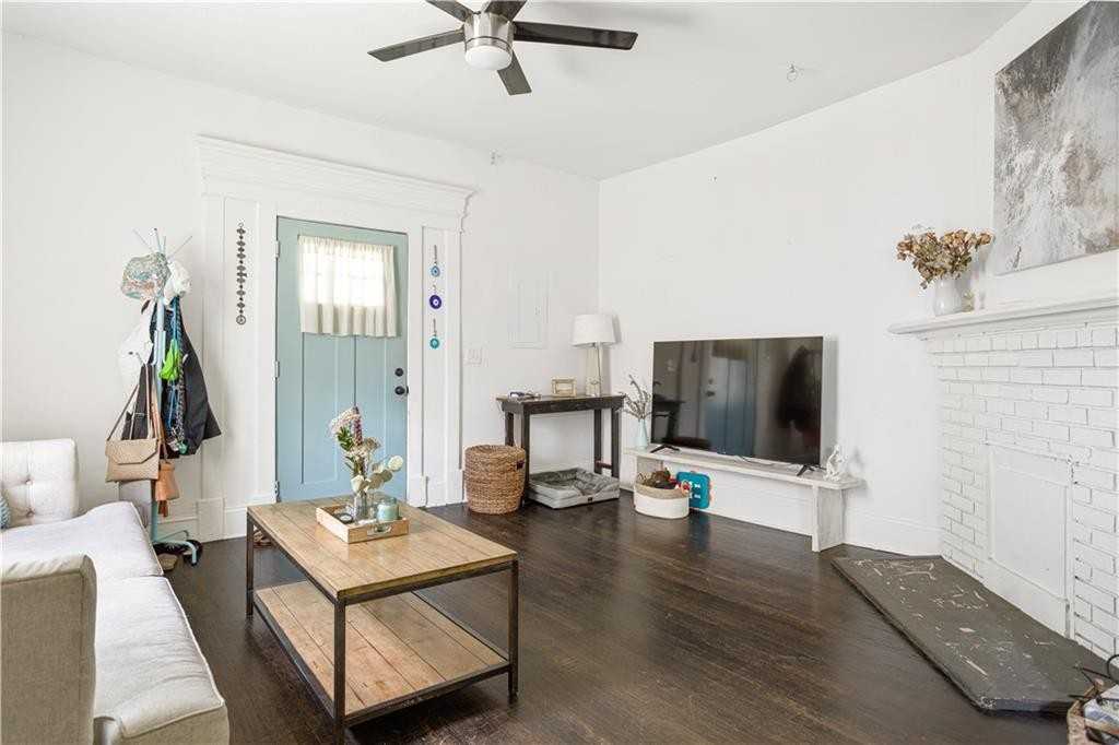 820 Elbert St Sw #820 - Photo 2 of 12