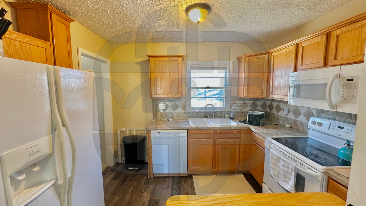 1258 N Crestway St - Photo 7 of 20