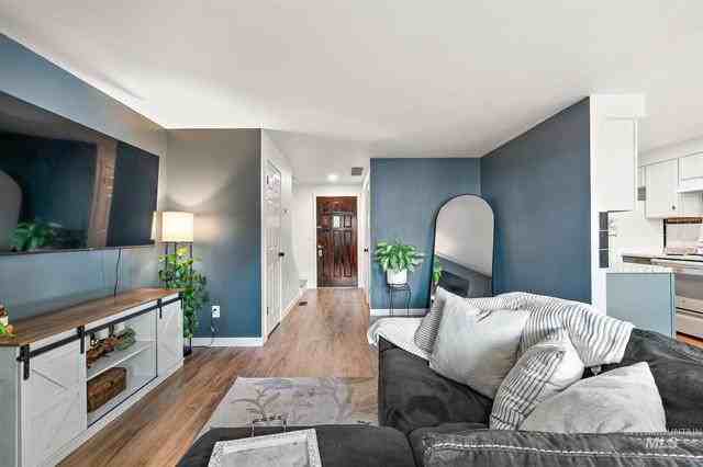 529 S Beach St - Photo 7 of 34