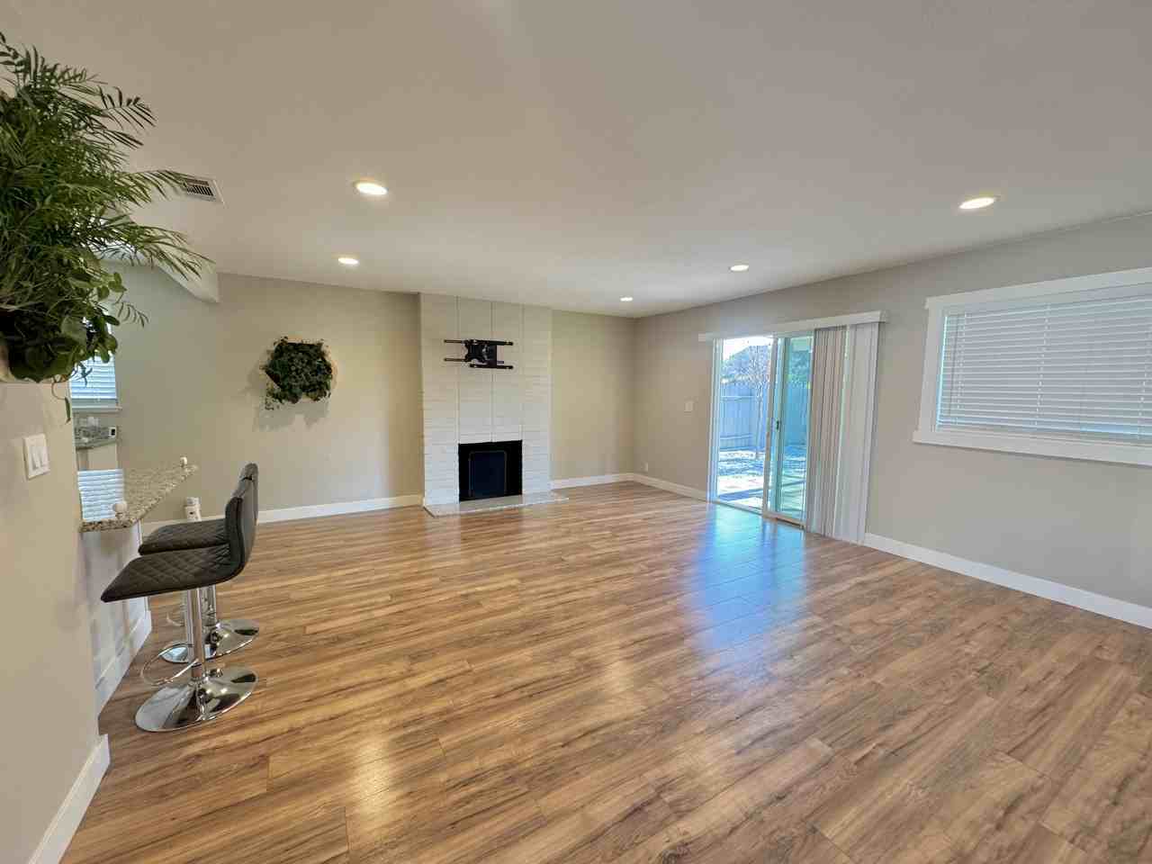 2125 Athene Dr - Photo 2 of 17