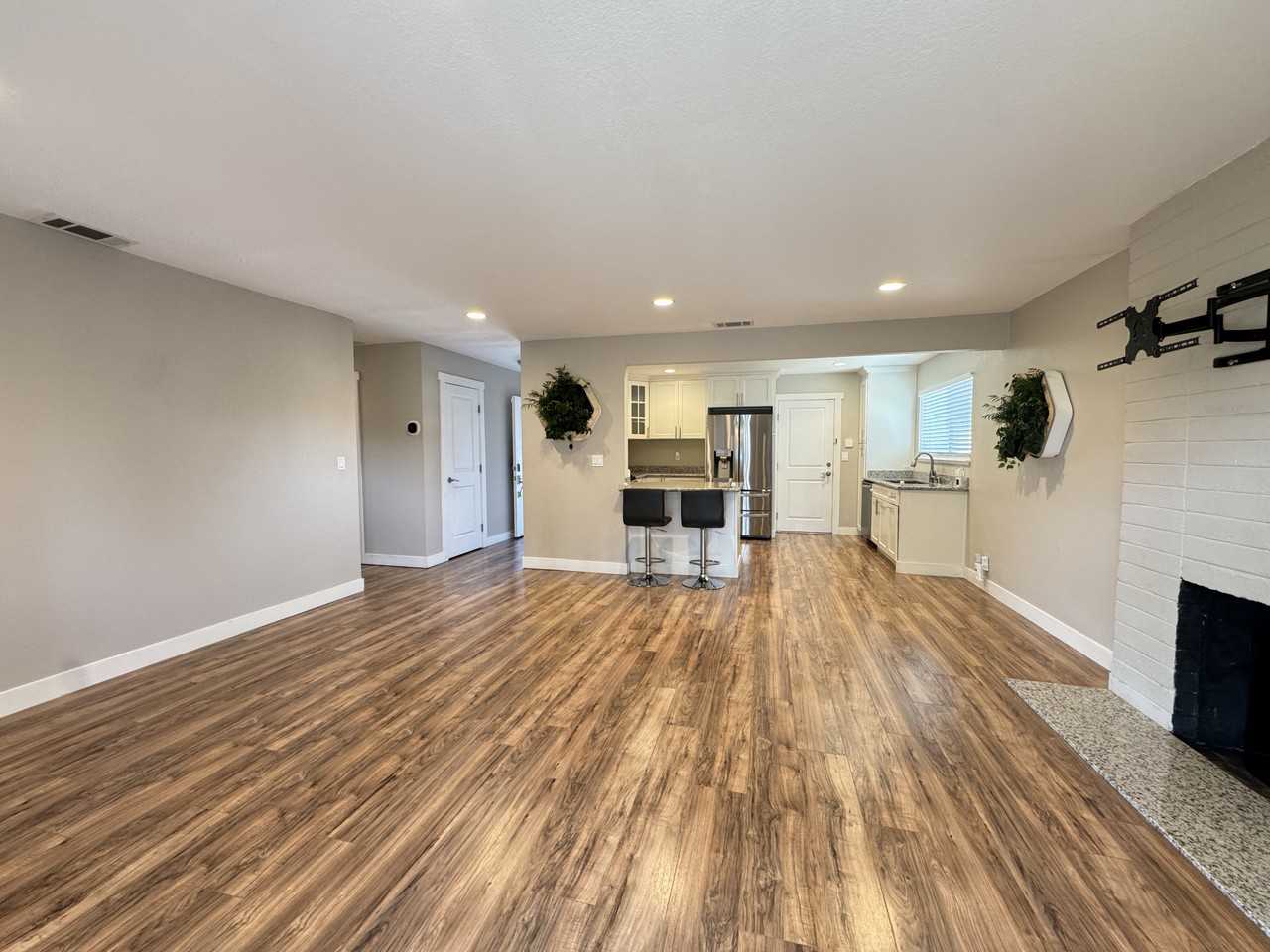 2125 Athene Dr - Photo 3 of 17