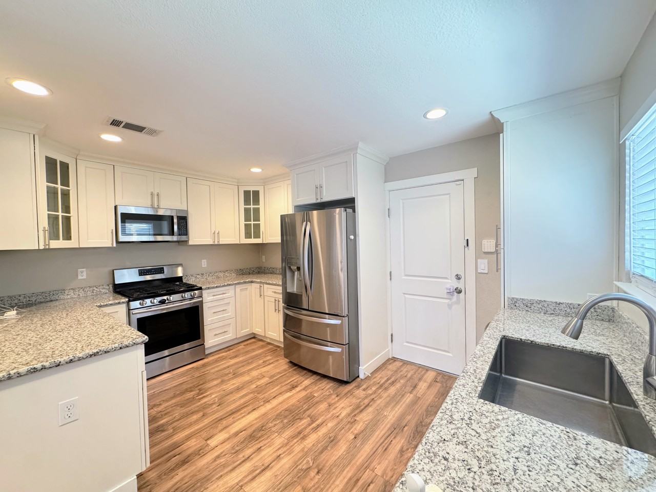 2125 Athene Dr - Photo 5 of 17