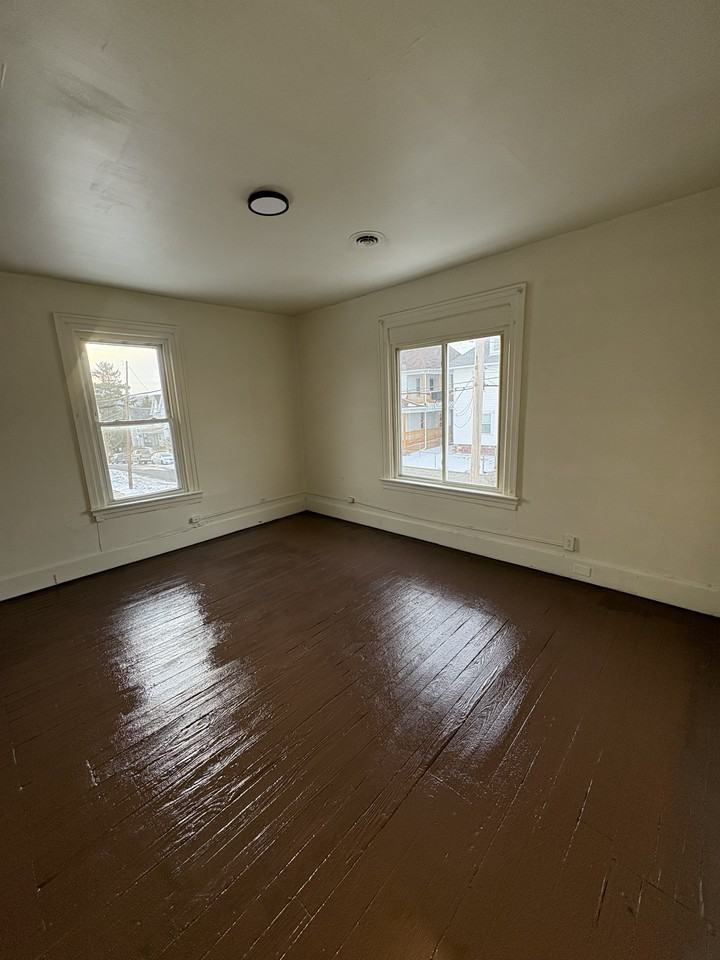 31 Nutt Ave #B - Photo 2 of 6