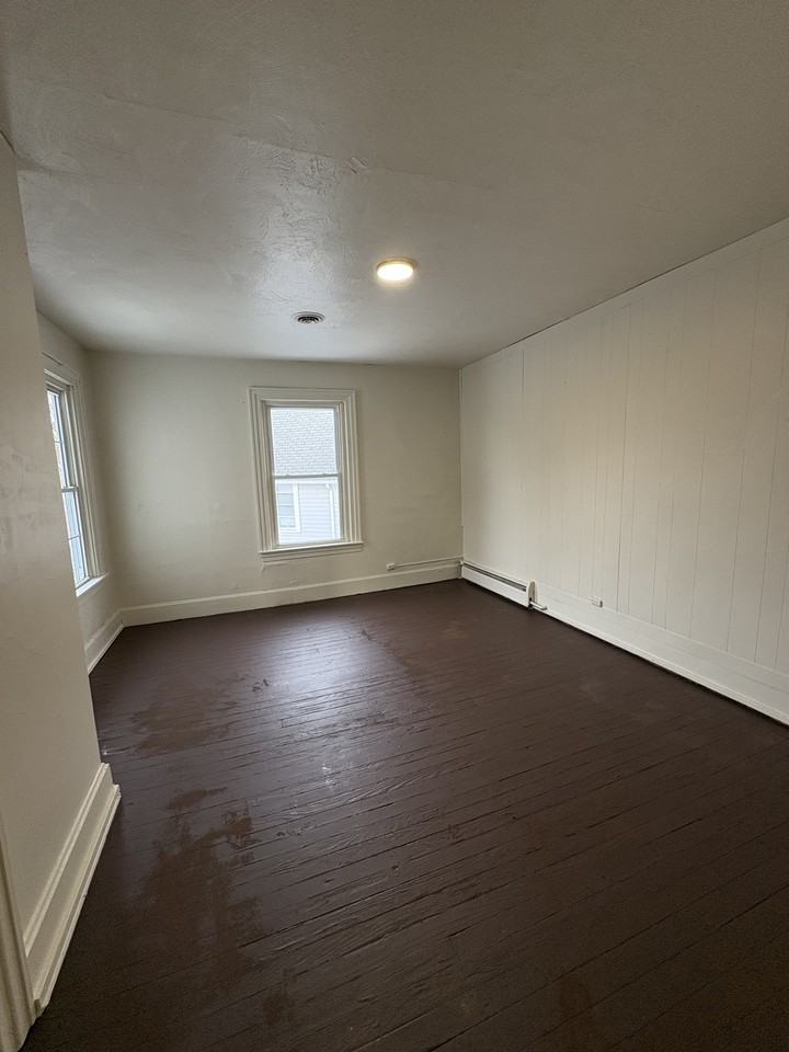 31 Nutt Ave #B - Photo 4 of 6