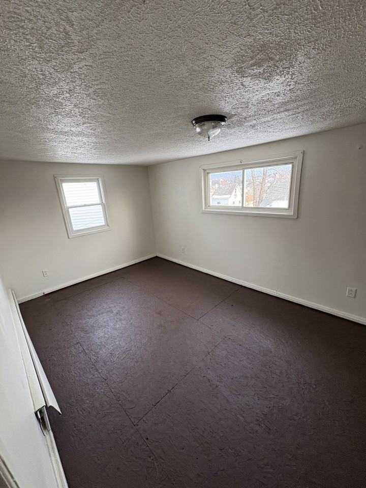 31 Nutt Ave #B - Photo 6 of 6