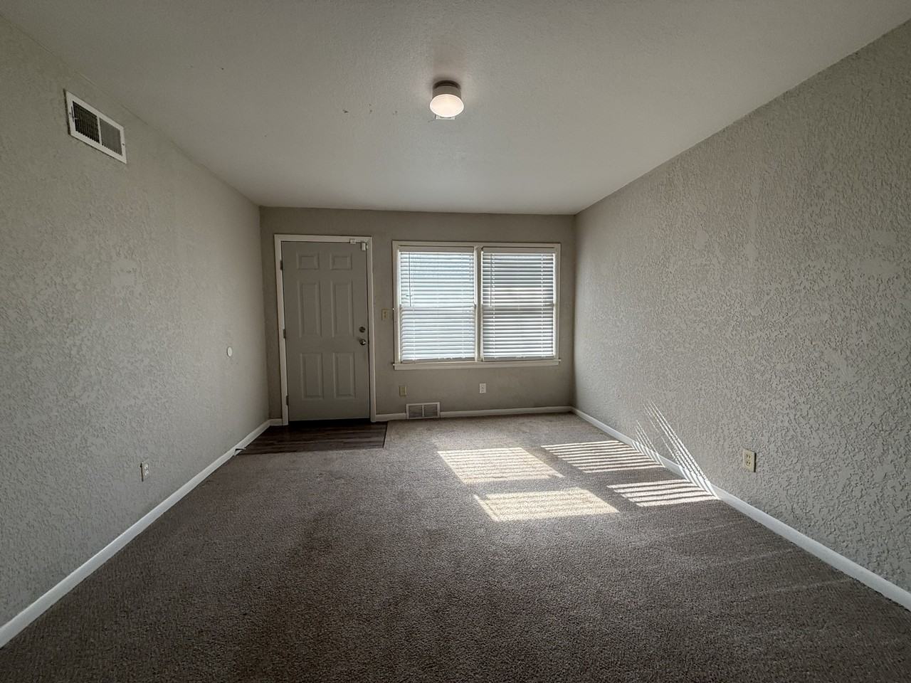 1420 E 31st St S - Photo 2 of 27